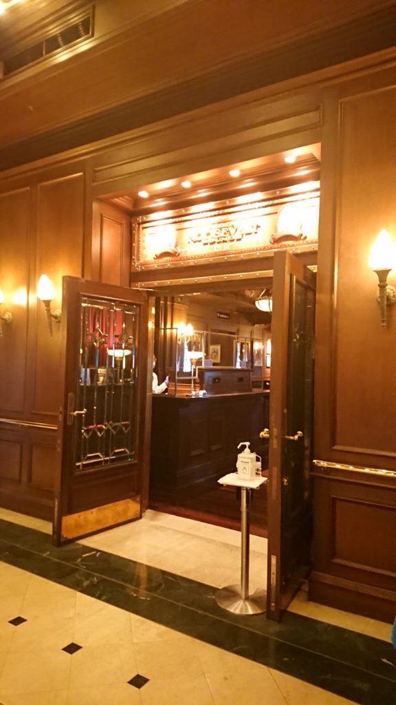 テディルーズヴェルトラウンジ季節のパフェとシーザーサラダ｜ディズニー わが子もいつしかディズニーファン*ゆるっと